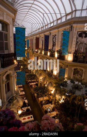 Restaurants in the Flower Passage (Cicek Pasaji ) Alleyway, Beyoglu di Stock Photo