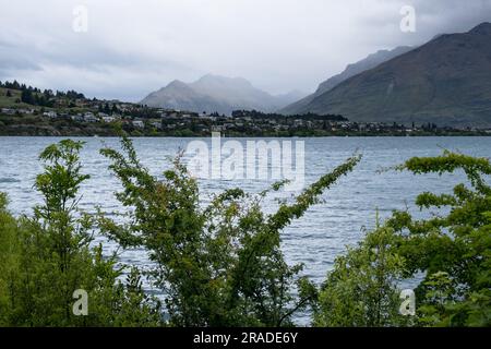 QUEENSTOWN lake wakatipu waterfront lakeside NEW ZEALAND SOUTH ISLAND ...