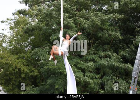 July 2, 2023, Strausberg, MÃ¤rkisch Oderland, Germany: MÃ¤rkisch Oderland:The photo shows Sophie, artist of the Falko Traber high wire show at the Kulturpark in Strausberg (Credit Image: © Simone Kuhlmey/Pacific Press via ZUMA Press Wire) EDITORIAL USAGE ONLY! Not for Commercial USAGE! Stock Photo