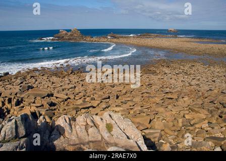Coast, Primel-Tregastel, at the Pointe de Primel, Cote de Granit rose, Brittany, France Stock Photo