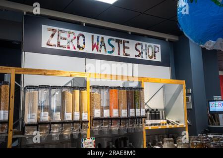 Zero waste shop, dried food to buy plastic-free, good for the environment, sustainable shopping, sustainabiity, Zero Carbon Guildford, Surrey, UK Stock Photo