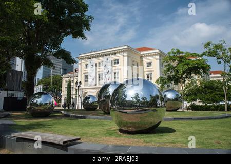 Large chrome spheres outside the Asian Civilisations Museum in Singapore, Asia Stock Photo