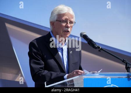 El Segundo, United States. 18th May, 2022. Continental Development  Corporation president Richard Lundquist speaks duirng the a groundbreaking  ceremony for the Los Angeles Chargers headquarters and training facility,  Wednesday, May 18, 2022