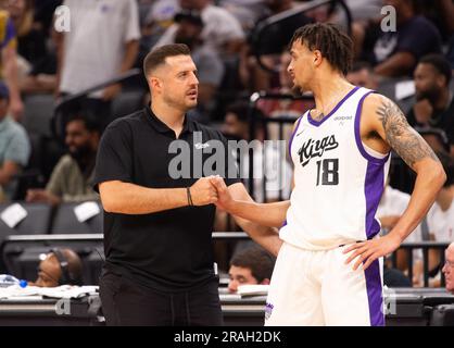 Sacramento, CA, USA. 3rd July, 2023. Sacramento Kings coach Luke Loucks talks with Jalen Slawson during the California Classic Summer League at Golden 1 Center Monday, July 3, 2023 in Sacramento. (Credit Image: © Paul Kitagaki Jr./ZUMA Press Wire) EDITORIAL USAGE ONLY! Not for Commercial USAGE! Stock Photo