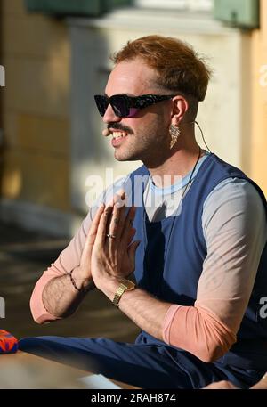 Potsdam, Germany. 02nd July, 2023. Kim de l'Horizon reads from his work 'Blood Book' in the garden of Villa Quandt at the Potsdam literature festival LIT:Potsdam. Credit: Jens Kalaene/dpa/Alamy Live News Stock Photo