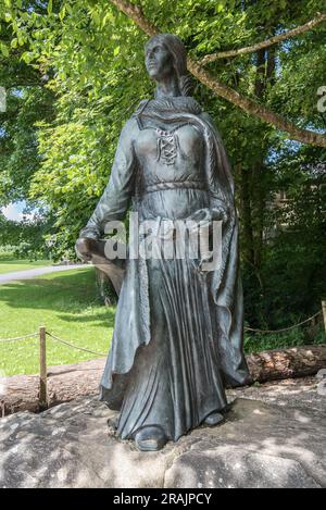 Grace O'Malley 1530-1603 bronze replica statuel ocated  to the NE side of the road to Westport House between the Carrowbeg river and the coach house. Stock Photo