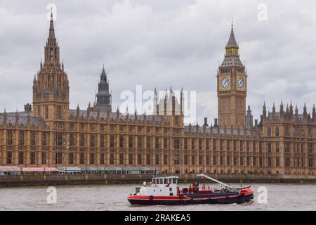 London, UK. 4th July 2023. A view of the Houses of Parliament on a cloudy, rainy day. Credit: Vuk Valcic/Alamy Live News Stock Photo