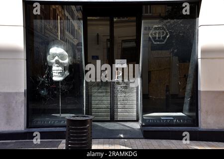 Marseille, France. 03rd July, 2023. The windows of the facade of a shop were damaged by rioters in Marseille. After four consecutive nights of riots in France, about teenager, Nahel, a 17-year-old killed by the police at a roadside check point, in Paris suburbs on June 27, 2023, the damage is massive and more particularly for stores. The French police has arrested 1,311 people throughout the country. Credit: SOPA Images Limited/Alamy Live News Stock Photo