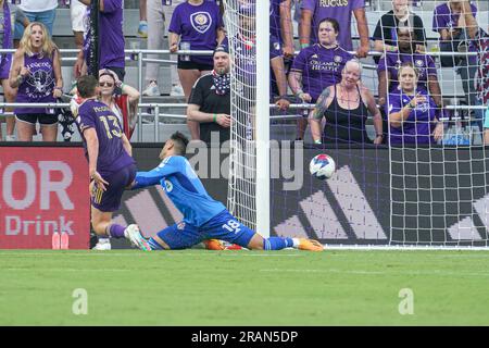 Toronto FC sign goalkeeper Greg Ranjitsingh