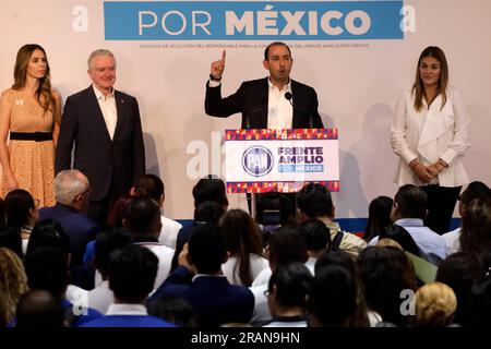 Mexico City, Mexico. 4th July, 2023. The president of the Chamber of Deputies, Santiago Creel Miranda accompanied by his wife, Paulina Velasco, when registering as a candidate for the candidacy for the Presidency of Mexico, before Marko Cortes, president of the Accion Party Nacional and its general secretary, Cecilia Padron, at the party headquarters in Mexico City. on July 4, 2023 in Mexico City, Mexico (Credit Image: © Luis Barron/eyepix via ZUMA Press Wire) EDITORIAL USAGE ONLY! Not for Commercial USAGE! Stock Photo