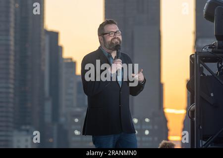 New York, United States. 04th July, 2023. NEW YORK, NY - JULY 04: Rutledge Wood hosts the annual Macy's 4th of July Fireworks display overlooking the Manhattan skyline at Gantry State Plaza Park in Long Island City on July 4th, 2023 in the Queens borough of New York City. Credit: Ron Adar/Alamy Live News Stock Photo