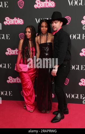 Sydney, Australia. 30th June 2023. guests arrives on the pink carpet at the Museum of Contemporary Art Australia (MCAA) for the Barbie Celebration Par Stock Photo