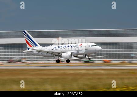 Munich, Germany - June 29. 2023 : Air France Airbus A318-111 with the aircraft registration F-GUGO during landing to the southern runway 26L of the Mu Stock Photo