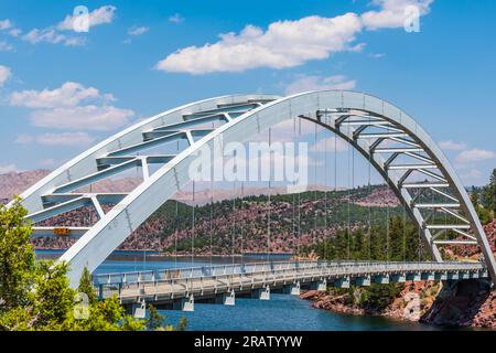 Flaming Gorge 'Steel through Arch' bridge over Flaming Gorge Reservoir, on the Green River. Located in the Flaming Gorge National Recreation Area. Stock Photo