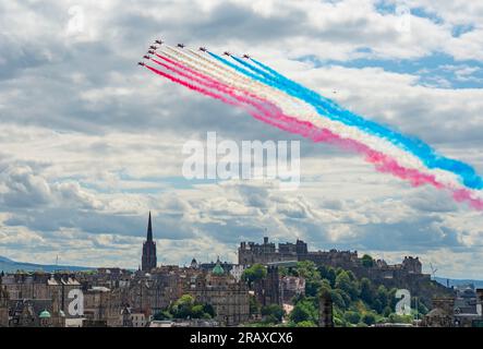 The RAF Red Arrows flypast Edinburgh on 5 July after King Charles III  Service of Thanksgiving Stock Photo