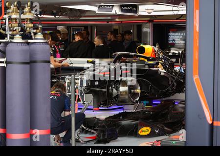 Red Bull Racing Honda RB18, garage, box, mechanical detail during the 2023 Formula 1 Aramco British Grand Prix, 10th round of the 2023 Formula One World Championship from July 7 to 9, 2023 on the Silverstone Circuit, in Silverstone, United Kingdom Stock Photo