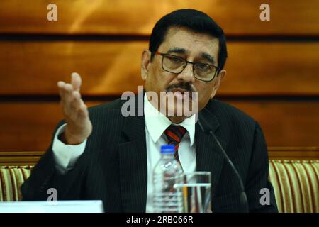 (230706) -- COLOMBO, July 6, 2023 (Xinhua) -- Governor of the Sri Lankan central bank Nandalal Weerasinghe attends a press conference in Colombo, Sri Lanka, on July 6, 2023. The monetary board of the Sri Lankan central bank decided to reduce the Standing Deposit Facility Rate and the Standing Lending Facility Rate by 200 basis points to 11.00 percent and 12.00 percent respectively, a statement from it said on Thursday. (Photo by Gayan Sameera/Xinhua) Stock Photo