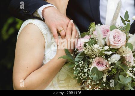Shooting after the wedding ceremony with wedding rings and bridal bouquet. Stock Photo