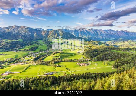 Vorderstoder, village Vorderstoder, mountain Sengsengebirge, from viewing platform Stoderer Weitblick in Pyhrn-Priel, Upper Austria, Austria Stock Photo