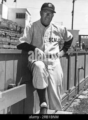 San Francisco, California:  c. 1948 A portrait of former major league baseball player and manager of the San Francisco Seals baseball team in the Pacific Coast League, Lefty O'Doul Stock Photo