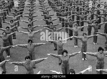 Norman, Oklahoma:  February, 1943 Women excercising as part of their training to become U. S. Navy Aviation Machinist's Mates at the Naval Air Techanical Training Center, (NAATC). Stock Photo