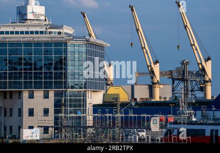 Sassnitz Mukran, Germany. 06th July, 2023. View of logo of the port of Mukran. The companies Regas and Gascade are planning a terminal for liquefied natural gas (LNG) in the port of Mukran on the island of Rügen. An FSRU (Floating Storage and Regasification Unit) site is to be built in the port. These special vessels can receive LNG, heat it and turn it into gas. Credit: Stefan Sauer/dpa/Alamy Live News Stock Photo