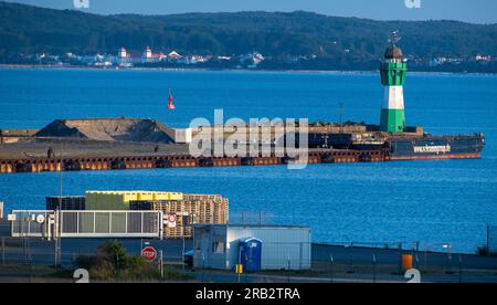 Sassnitz Mukran, Germany. 06th July, 2023. View of the pier of the port of Mukran in the background is the Baltic resort of Binz with the Kurhaus. The companies Regas and Gascade are planning a terminal for liquefied natural gas (LNG) in the port of Mukran on the island of Rügen. An FSRU (Floating Storage and Regasification Unit) site is to be built in the port. These special vessels can receive LNG, heat it and turn it into gas. Credit: Stefan Sauer/dpa/Alamy Live News Stock Photo