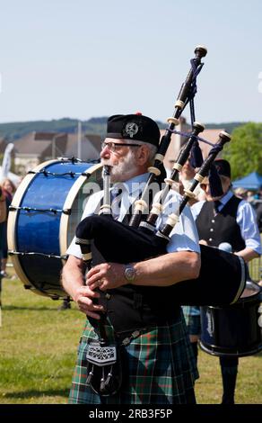 Piper playing the bagpipes with Helensburgh and Clan Colquhoun Pipe Band, Scotland Stock Photo