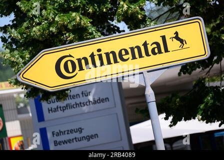 Gifhorn, Germany. 07th July, 2023. A sign shows the way to the Continental plant. Automotive supplier Continental plans to close its loss-making plant in Gifhorn by the end of 2027. Credit: Julian Stratenschulte/dpa/Alamy Live News Stock Photo