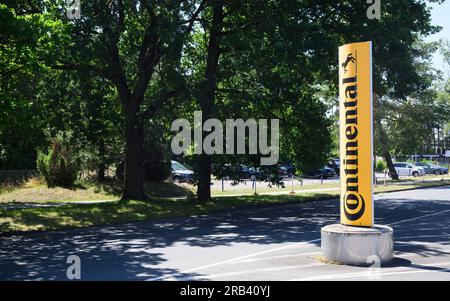 Gifhorn, Germany. 07th July, 2023. A sign shows the way to the Continental plant. Automotive supplier Continental plans to close its loss-making plant in Gifhorn by the end of 2027. Credit: Julian Stratenschulte/dpa/Alamy Live News Stock Photo