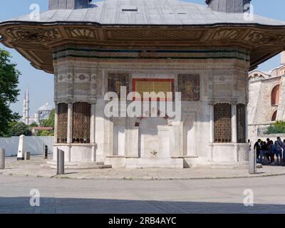 Sultan Ahmed III Fountain, Istanbul, Turkey. The Sultan Ahmed Mosque aka Blue Mosque is in the distance Stock Photo