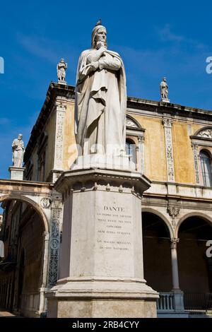 Dante statue, Piazza dei Signori, Signori square town, Verona, Veneto, Italy Stock Photo