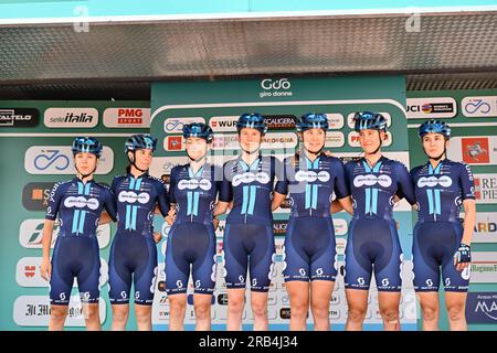 Alassio, Italy. 07th July, 2023. Team DSM (NED) during Giro d'Italia Women - Stage 7 - Albenga-Alassio, Giro d'Italia in Alassio, Italy, July 07 2023 Credit: Independent Photo Agency/Alamy Live News Stock Photo