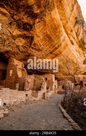 Ancient cliff dwellings built by the Pueblo native american people in Mesa Verde, Colorado, USA Stock Photo