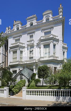 London, UK: Luxury houses in Pembridge Square, Notting Hill Gate, one of the the wealthiest areas of London. Huge, Regency-style luxury houses. Stock Photo