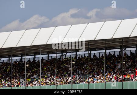 Silverstone, UK. 07th July, 2023. SILVERSTONE - Spectators during the 2nd free practice for the Grand Prix of Great Britain. ANP SEM VAN DER WAL Credit: ANP/Alamy Live News Stock Photo