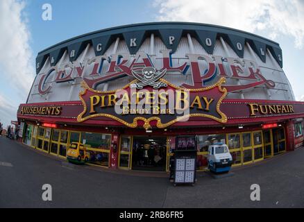 Blackpool Central Pier - Pirates Bay Family Bar - Funfair and Amusements with Elvis Statue Stock Photo