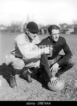 Harold Red Grange, Chicago Bears, Half-Length Portrait, National Photo  Company, 1925 Stock Photo - Alamy