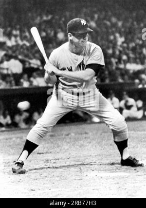 Posed photograph of Mickey Mantle the legendary New York Yankee baseball  player in the 1950s and 60s Stock Photo - Alamy