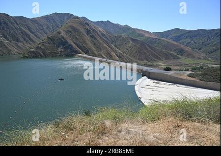 The Santa Felicia Dam at Lake Piru reservoir located in Los Padres National Forest and Topatopa Mountains of Ventura County, California. Stock Photo