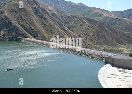 The Santa Felicia Dam at Lake Piru reservoir located in Los Padres National Forest and Topatopa Mountains of Ventura County, California. Stock Photo