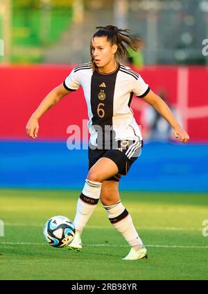 Adriana Silva, women BRA 11 in the friendly DFB women match