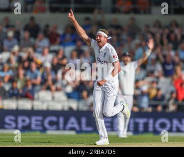 Stuart Broad of England celebrates bowling out Todd Murphy of Australia by LBW during the LV= Insurance Ashes Third Test Series Day 3 England v Australia at Headingley Stadium, Leeds, United Kingdom, 8th July 2023  (Photo by Mark Cosgrove/News Images) Stock Photo