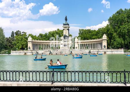 Monument to King Alfonso XII on Great Pond of El Retiro, Parque del Buen Retiro (Buen Retiro Park), Centro, Madrid, Kingdom of Spain Stock Photo