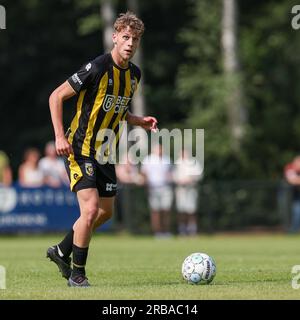 Doorwerth, Netherlands. 08th July, 2023. DOORWERTH, NETHERLANDS - JULY 8:  Giovanni van Zwam of Vitesse during the Pre-Season Club Friendly match  between DUNO and Vitesse at the Sportpark de Waaijenberg on July