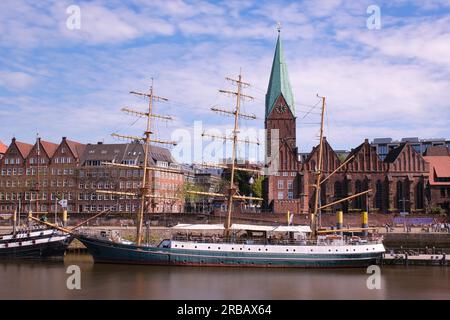 St. Martin's Church, sailing ship Alexander von Humboldt in front of it, Weser, long exposure, Hanseatic City, Bremen, Germany Stock Photo