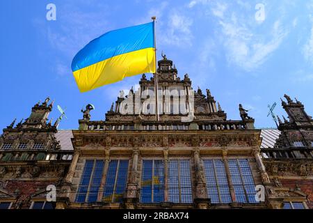 Bremen town hall with Ukraine flag in the old town, flag, Hanseatic city, Bremen, Germany