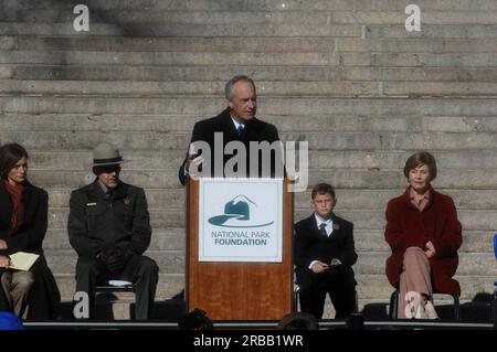 Visit of Secretary Dirk Kempthorne to the Abraham Lincoln Birthplace National Historic Site in Hodgenville, Kentucky, where he joined First Lady Laura Bush, Historic Site Superintendent Keith Pruitt, and Libby O'Connell, Chief Historian of A and E Television's History Channel, for tours, remarks, interactions with National Park Service staff and visitors Stock Photo