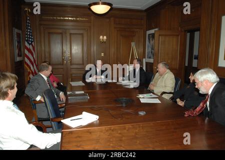 Secretary Dirk Kempthorne and aides meeting at Main Interior with Idaho delegation Stock Photo