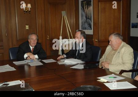 Secretary Dirk Kempthorne and aides meeting at Main Interior with Idaho delegation Stock Photo